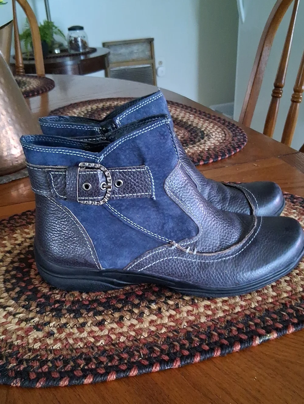Earth Origins Navy Suede Leather Ankle Boots Sz.8.5